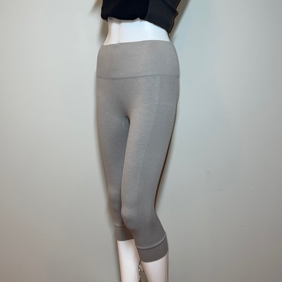 Lululemon Seamlessly Street Crop in Heathered Medium Grey - Picture 4 of 7